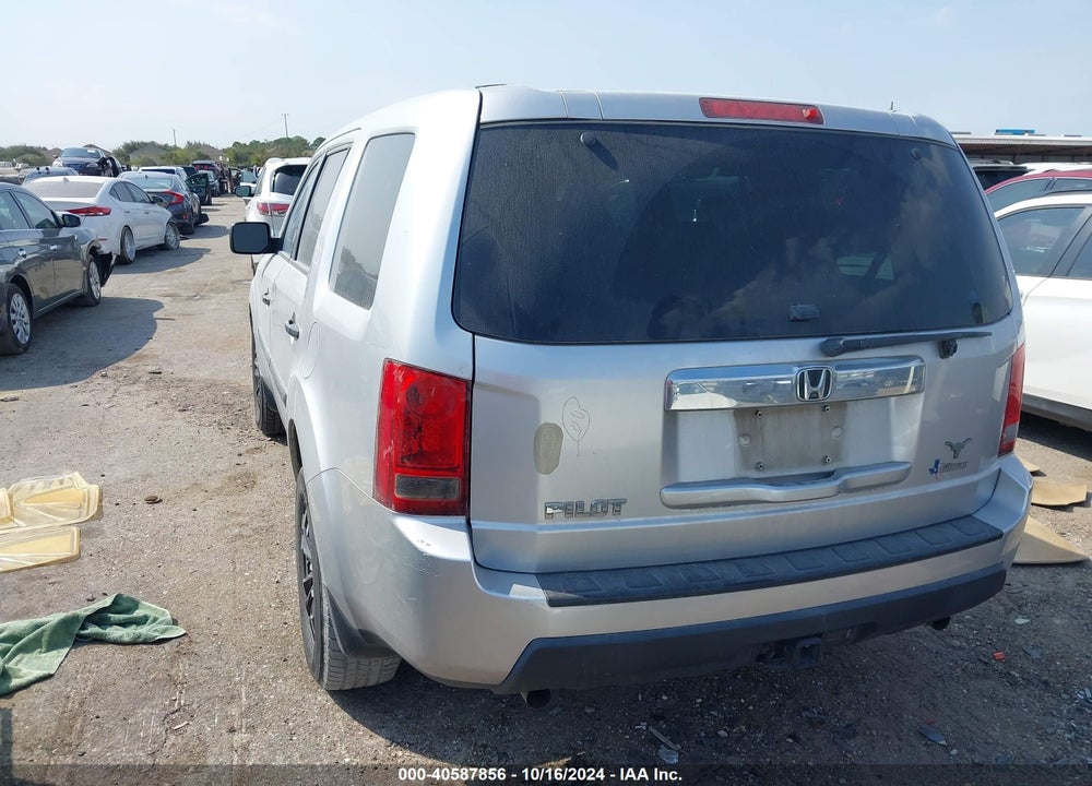 2011 HONDA PILOT LX VIN: 5FNYF3H23BB038142
