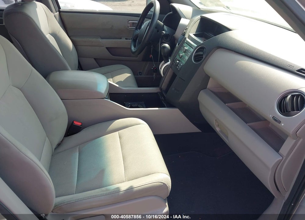 2011 HONDA PILOT LX VIN: 5FNYF3H23BB038142