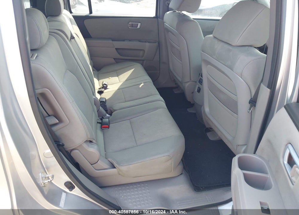 2011 HONDA PILOT LX VIN: 5FNYF3H23BB038142