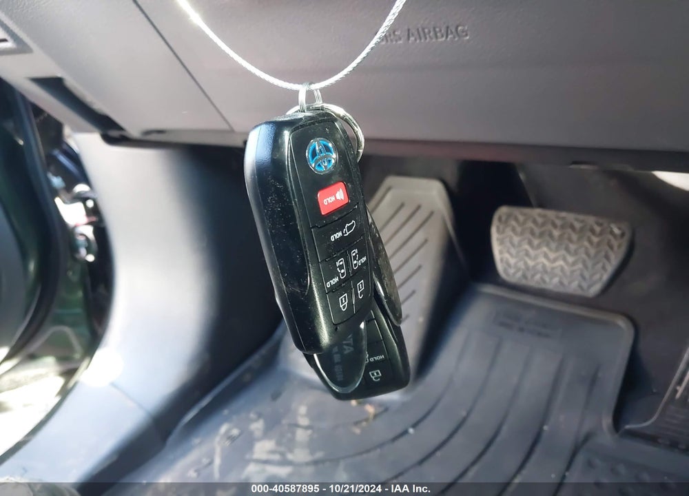 2024 TOYOTA SIENNA XLE VIN: 5TDJSKFC2RS147426