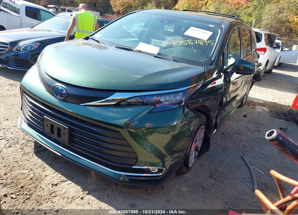 2024 TOYOTA SIENNA XLE VIN: 5TDJSKFC2RS147426