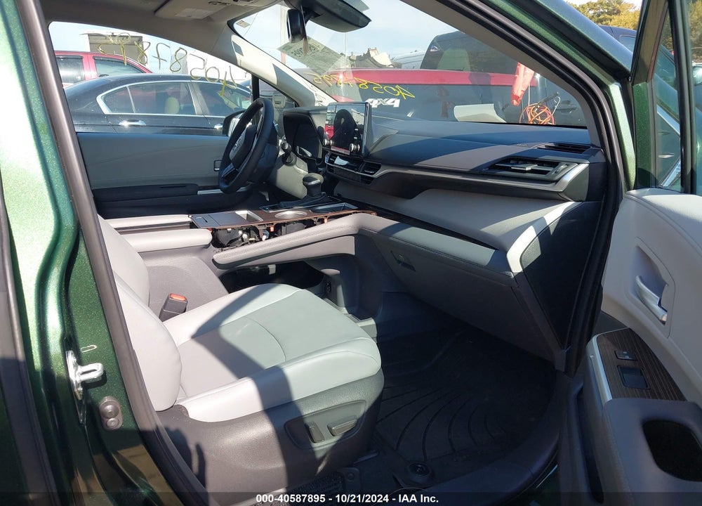 2024 TOYOTA SIENNA XLE VIN: 5TDJSKFC2RS147426