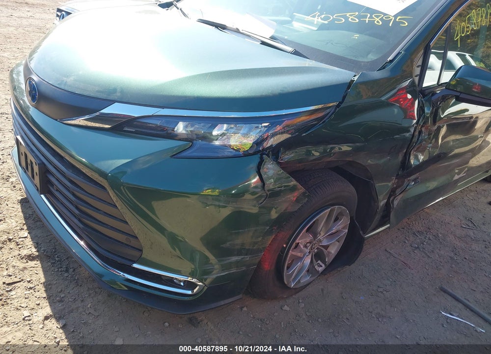 2024 TOYOTA SIENNA XLE VIN: 5TDJSKFC2RS147426
