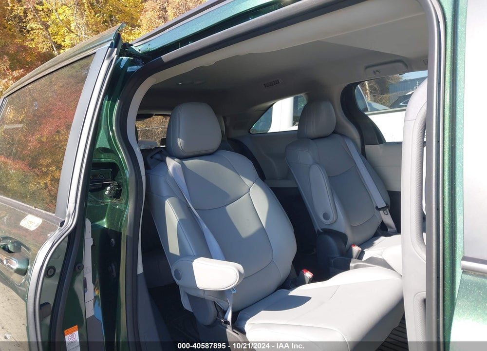 2024 TOYOTA SIENNA XLE VIN: 5TDJSKFC2RS147426