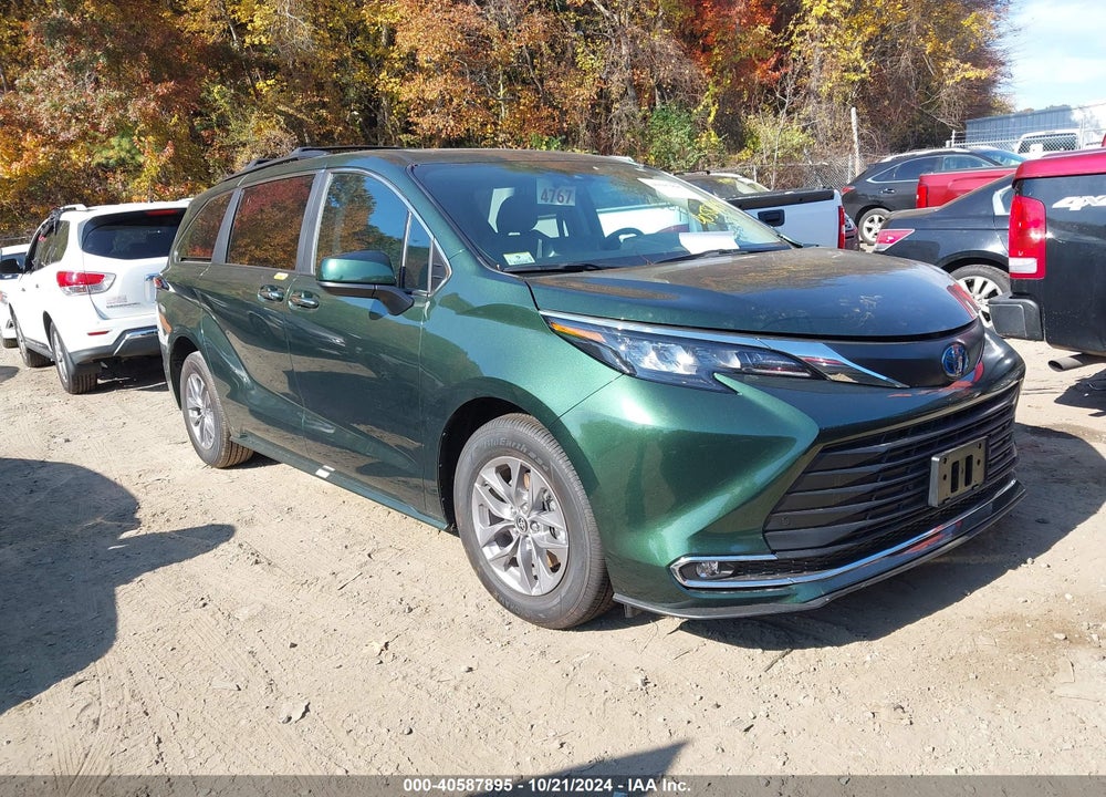 2024 TOYOTA SIENNA XLE VIN: 5TDJSKFC2RS147426