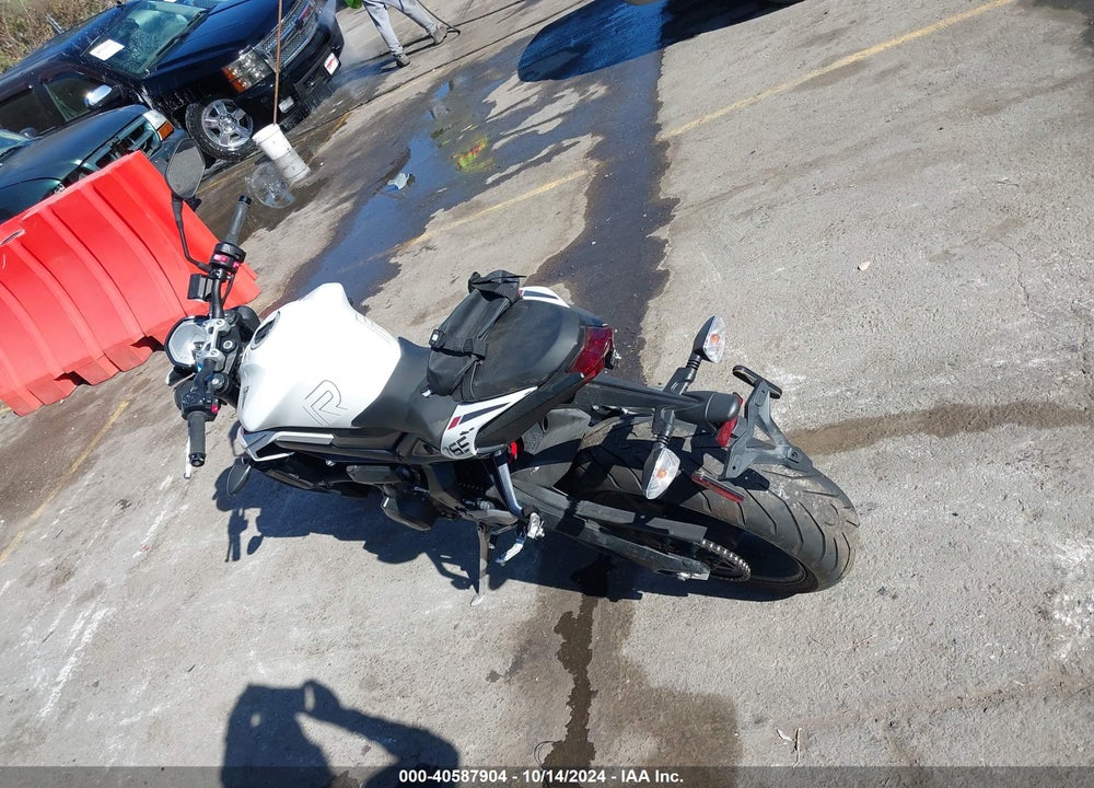 2024 TRIUMPH MOTORCYCLE STREET TRIPLE 765 R VIN: SMTA604S8RTBK1003