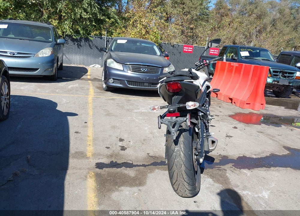 2024 TRIUMPH MOTORCYCLE STREET TRIPLE 765 R VIN: SMTA604S8RTBK1003