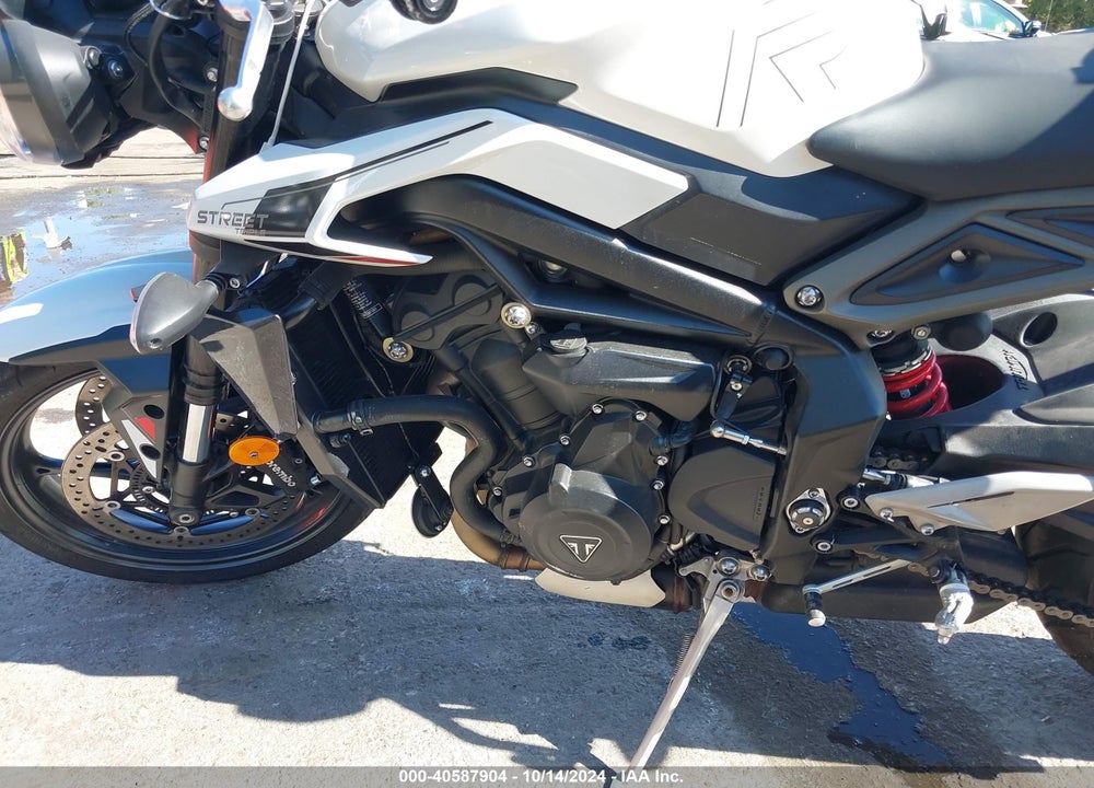2024 TRIUMPH MOTORCYCLE STREET TRIPLE 765 R VIN: SMTA604S8RTBK1003