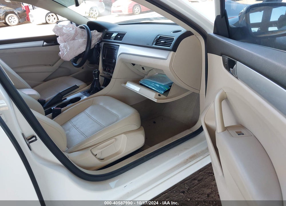 2013 VOLKSWAGEN PASSAT 2.5L SE VIN: 1VWBP7A32DC077864