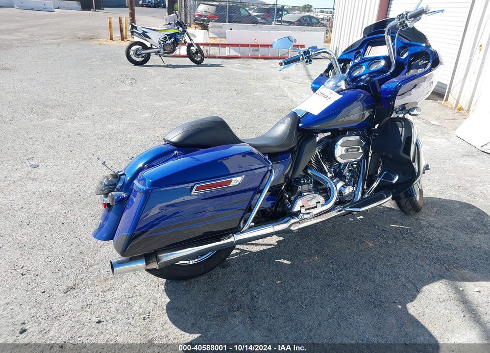 2015 HARLEY-DAVIDSON FLTRUSE CVO ROAD GLIDE VIN: 1HD1TAN33FB952300