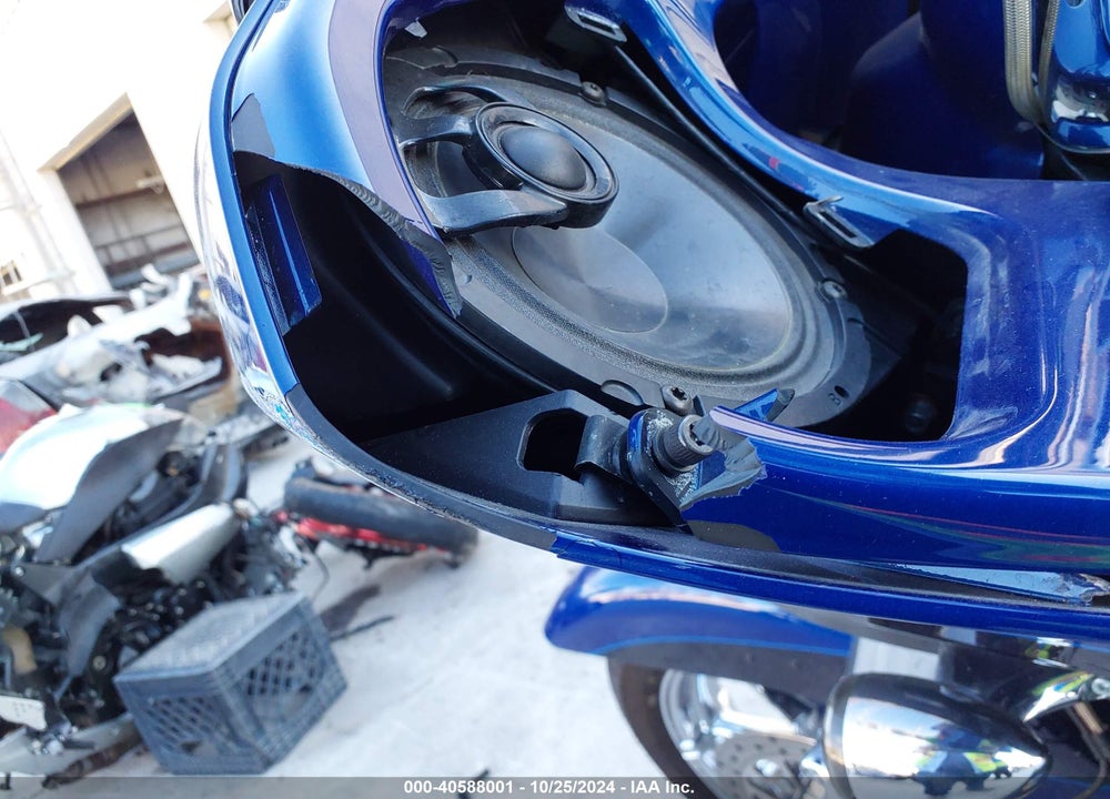 2015 HARLEY-DAVIDSON FLTRUSE CVO ROAD GLIDE VIN: 1HD1TAN33FB952300