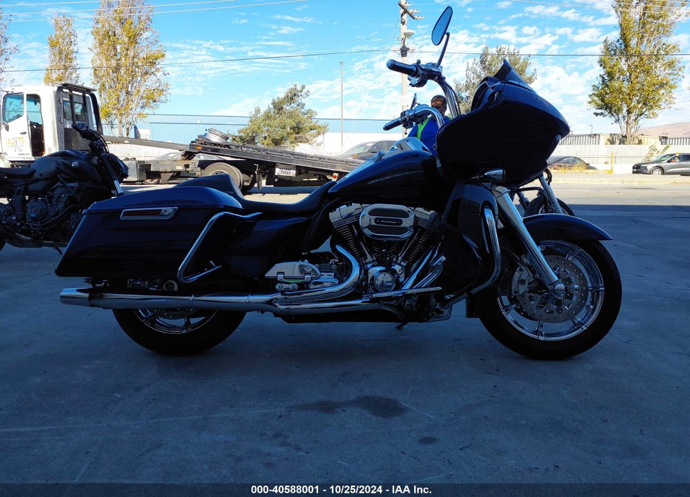 2015 HARLEY-DAVIDSON FLTRUSE CVO ROAD GLIDE VIN: 1HD1TAN33FB952300