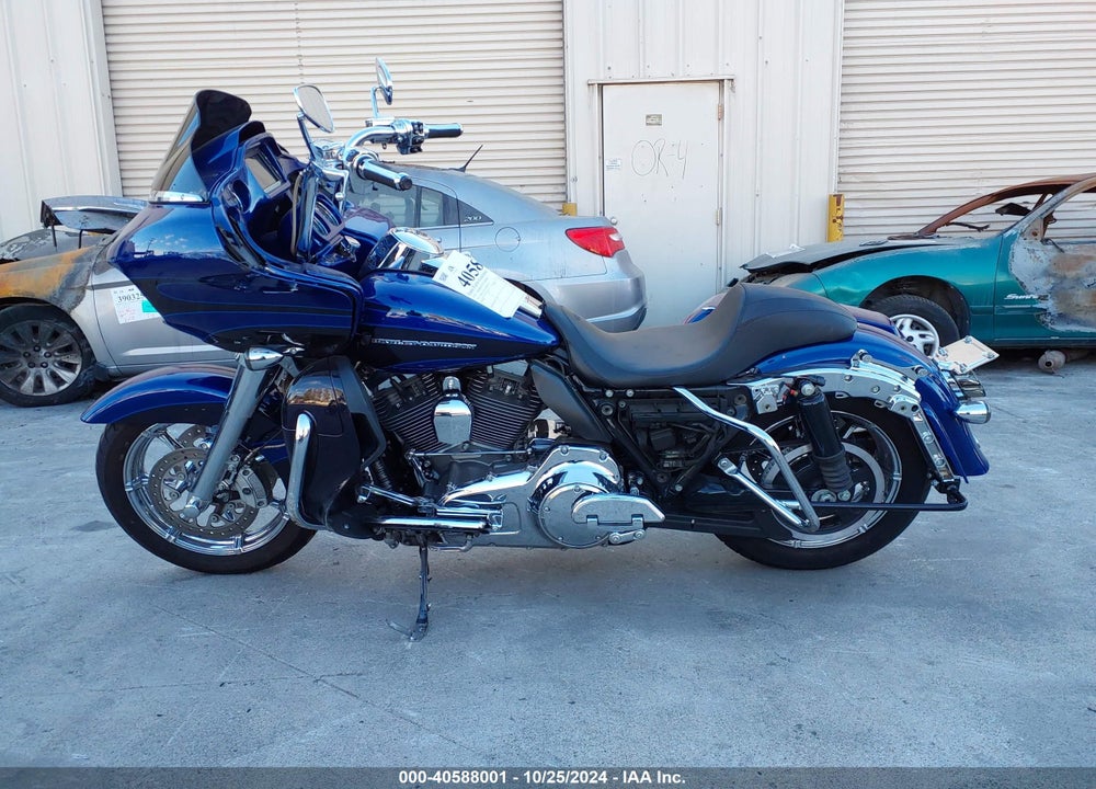 2015 HARLEY-DAVIDSON FLTRUSE CVO ROAD GLIDE VIN: 1HD1TAN33FB952300