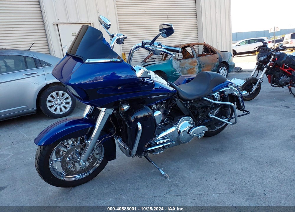 2015 HARLEY-DAVIDSON FLTRUSE CVO ROAD GLIDE VIN: 1HD1TAN33FB952300