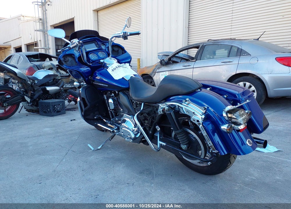 2015 HARLEY-DAVIDSON FLTRUSE CVO ROAD GLIDE VIN: 1HD1TAN33FB952300