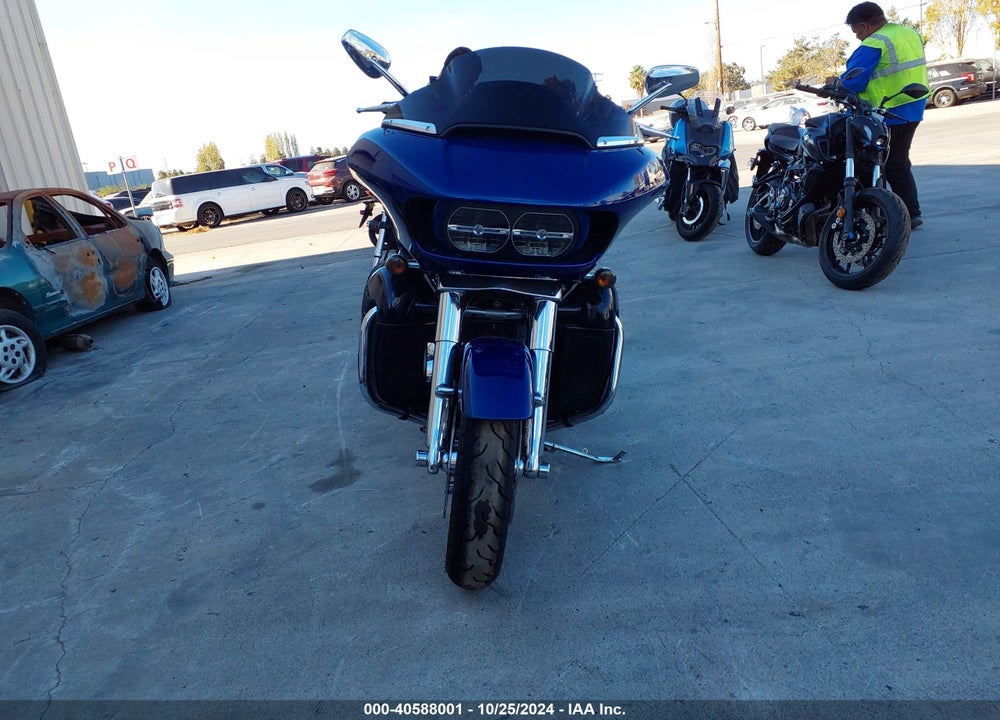 2015 HARLEY-DAVIDSON FLTRUSE CVO ROAD GLIDE VIN: 1HD1TAN33FB952300