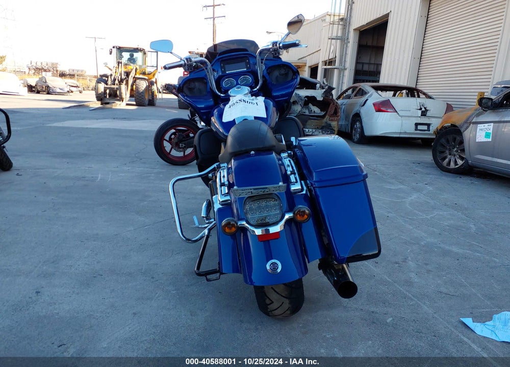 2015 HARLEY-DAVIDSON FLTRUSE CVO ROAD GLIDE VIN: 1HD1TAN33FB952300