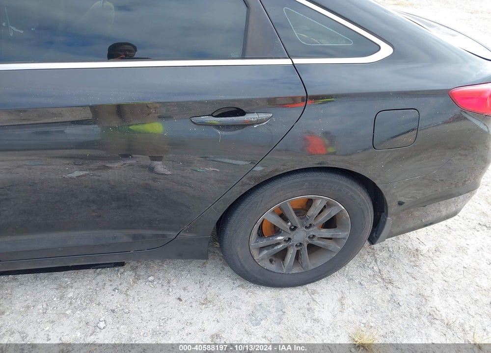 2015 HYUNDAI SONATA SE VIN: 5NPE24AF9FH174851