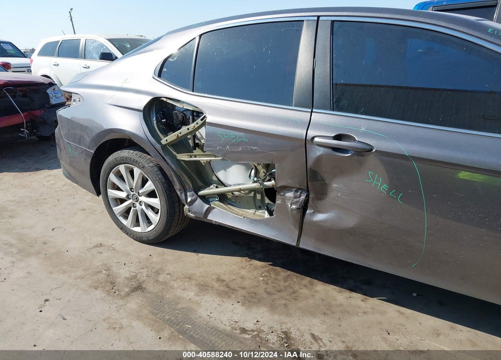 2019 TOYOTA CAMRY LE VIN: 4T1B11HK7KU689575