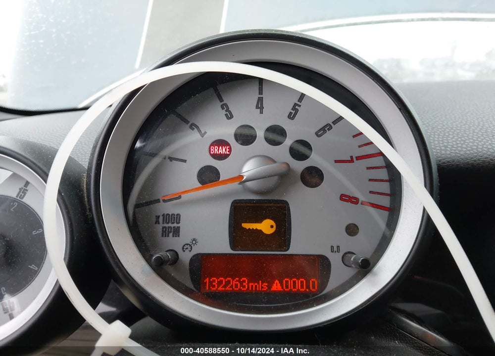 2010 MINI COOPER S VIN: WMWMS3C53ATY08800
