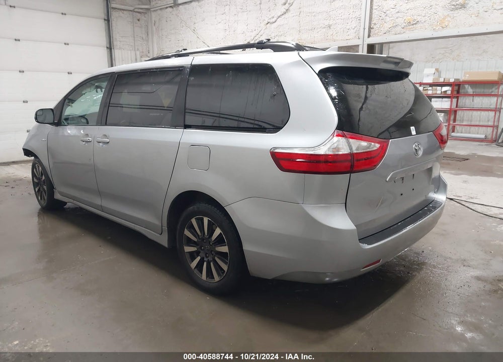 2018 TOYOTA SIENNA LE 7 PASSENGER VIN: 5TDJZ3DC5JS194586