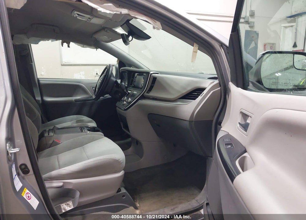 2018 TOYOTA SIENNA LE 7 PASSENGER VIN: 5TDJZ3DC5JS194586