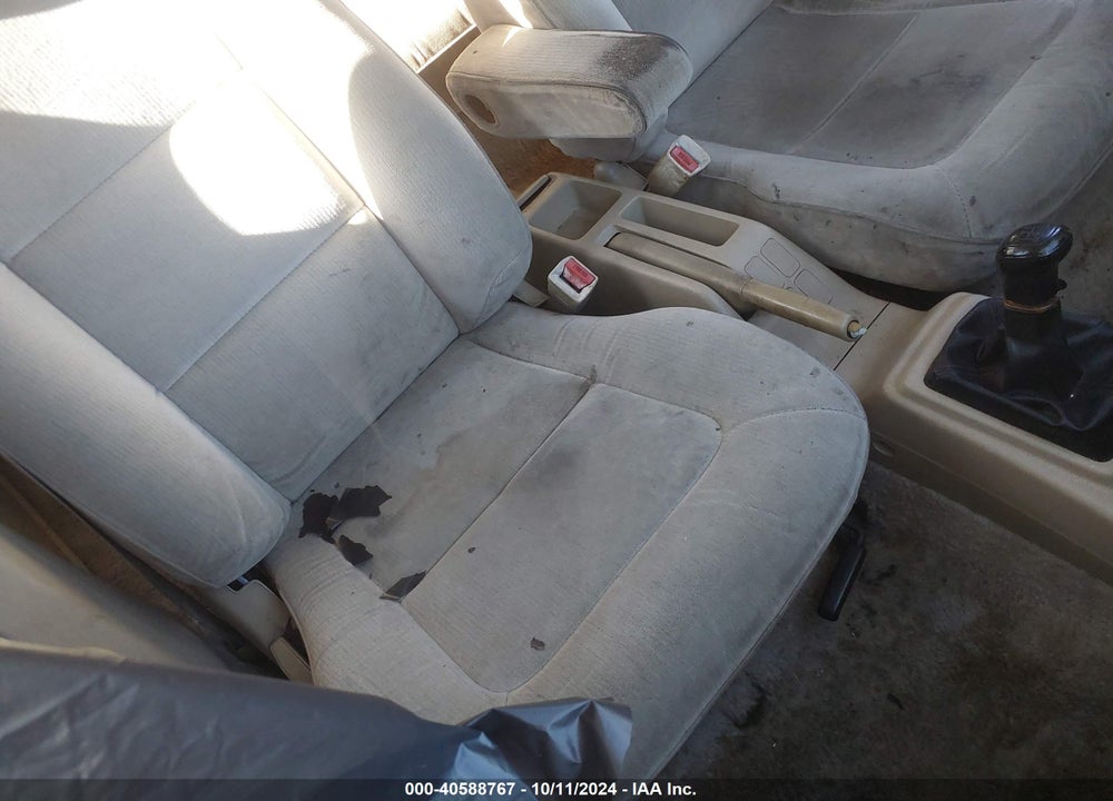 1992 HONDA ACCORD LX VIN: 1HGCB7551NA232940