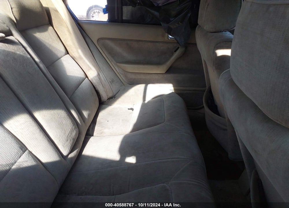 1992 HONDA ACCORD LX VIN: 1HGCB7551NA232940
