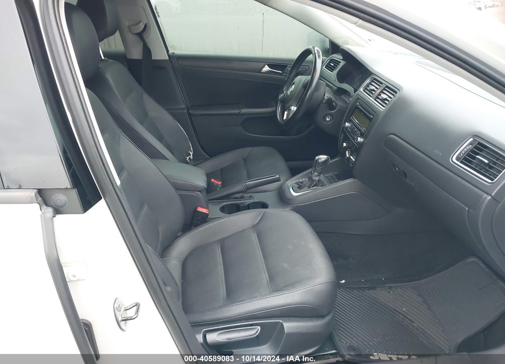 2011 VOLKSWAGEN JETTA 2.5L SE VIN: 3VWDZ7AJ1BM330587