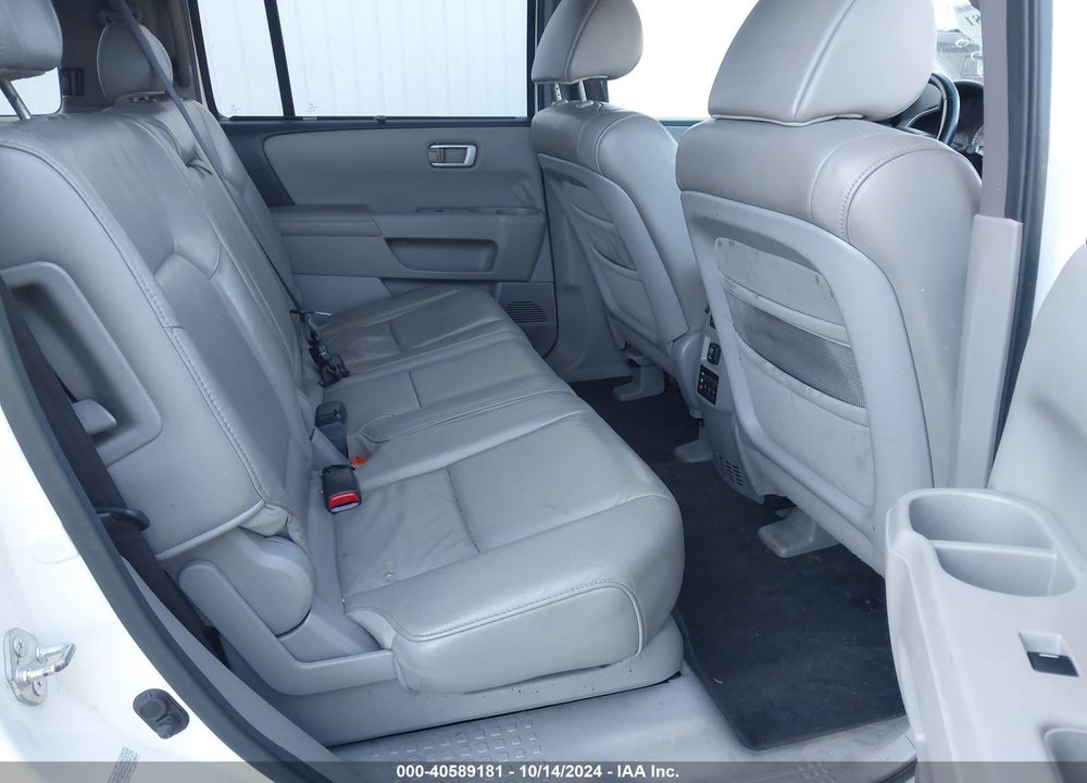 2011 HONDA PILOT TOURING VIN: 5FNYF3H93BB021063