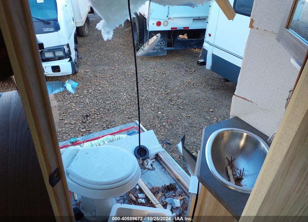 2021 WINNEBAGO 2301BHS VIN: 54CTM1T28M3054574