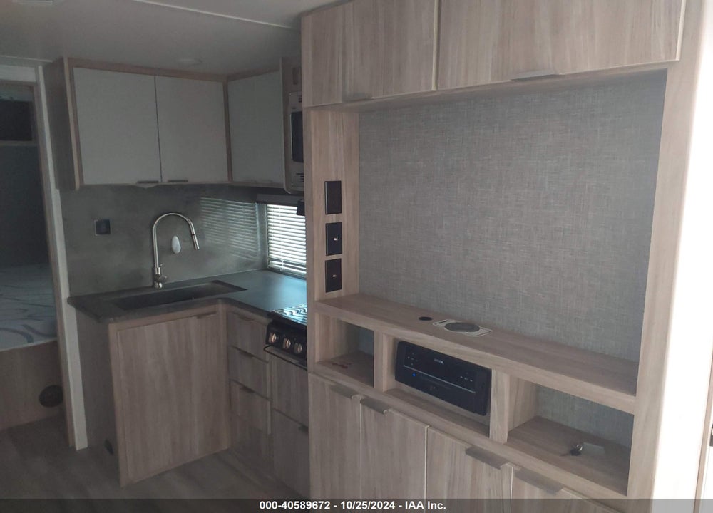 2021 WINNEBAGO 2301BHS VIN: 54CTM1T28M3054574