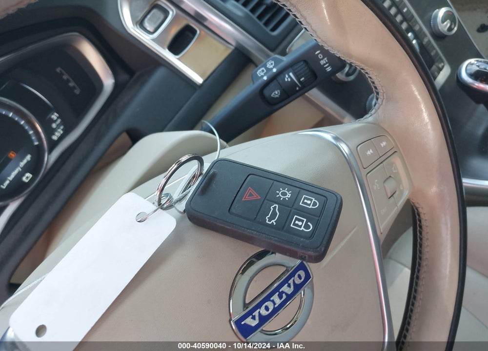 2016 VOLVO XC60 T6 DRIVE-E PLATINUM VIN: YV449MDM2G2820393