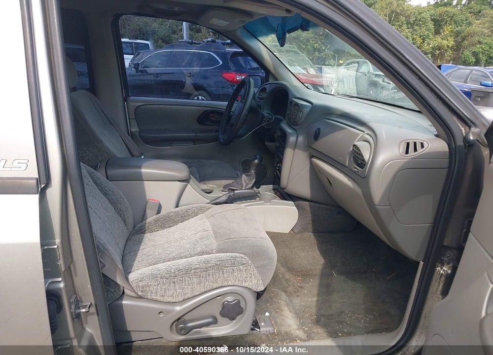 2002 CHEVROLET TRAILBLAZER LS VIN: 1GNDS13S222272496