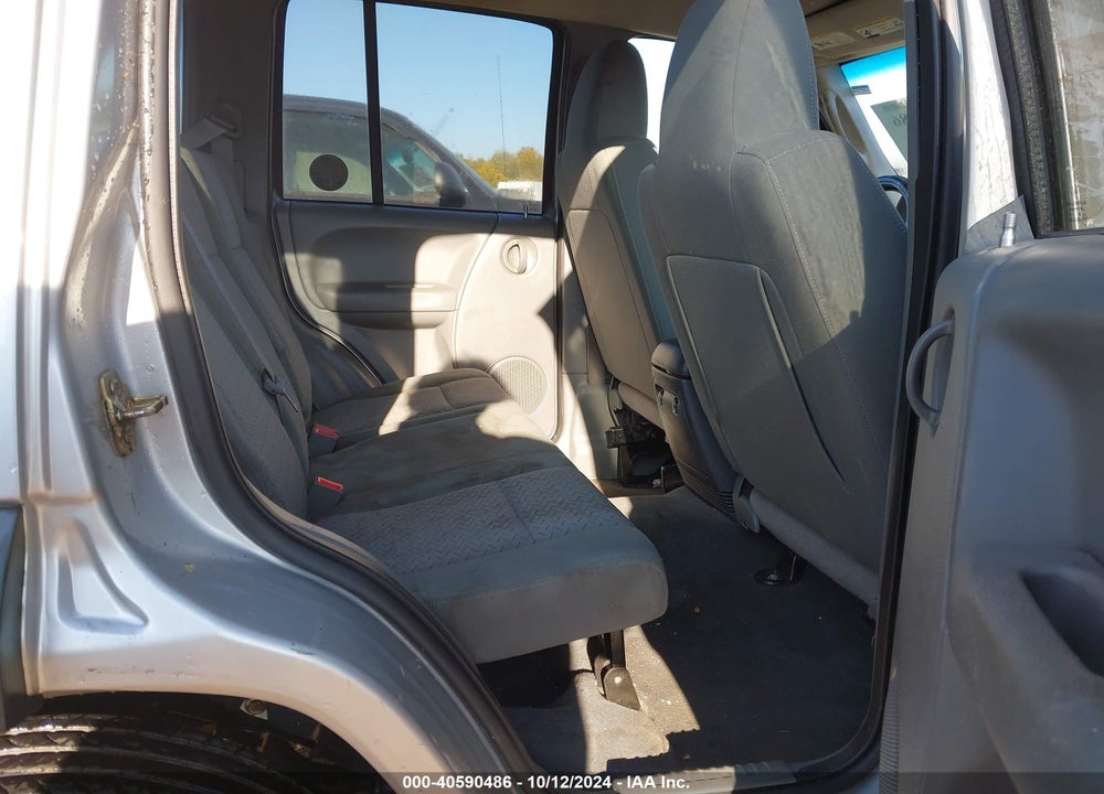 2005 JEEP LIBERTY RENEGADE VIN: 1J4GK38K65W560068