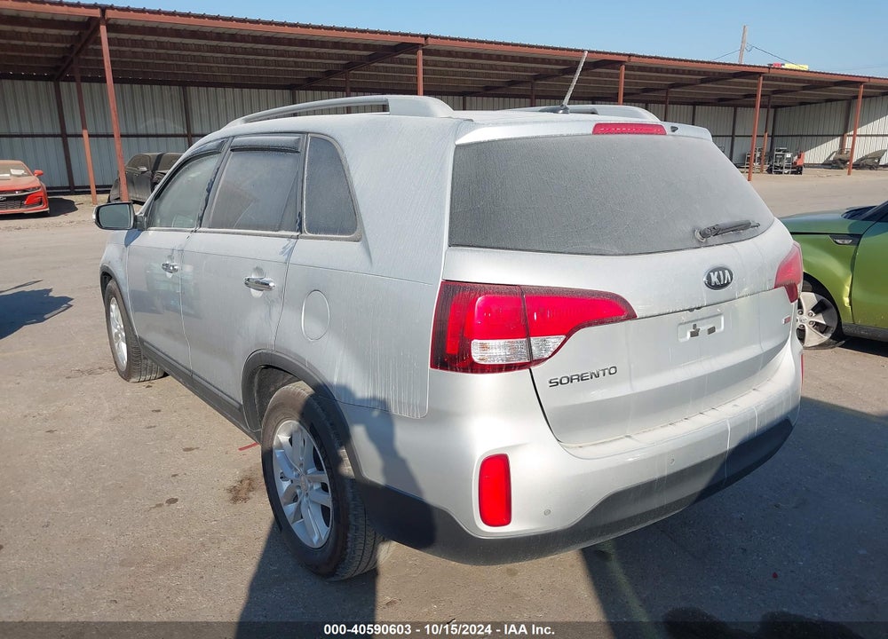 2015 KIA SORENTO LX VIN: 5XYKT3A64FG603590