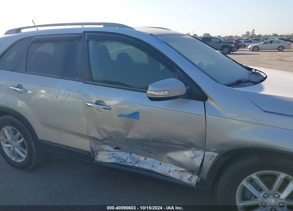 2015 KIA SORENTO LX VIN: 5XYKT3A64FG603590