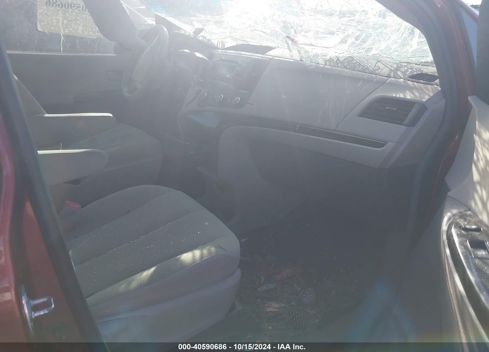 2011 TOYOTA SIENNA VIN: 5TDZK3DC7BS084244