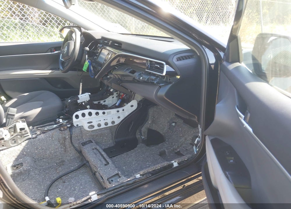 2018 TOYOTA CAMRY LE VIN: JTNB11HK2J3045308