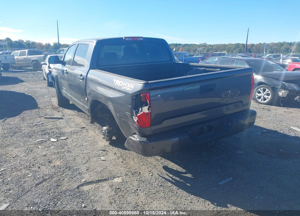 2018 TOYOTA TUNDRA SR5 5.7L V8 VIN: 5TFDY5F19JX720266