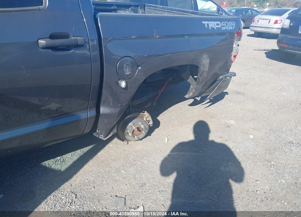 2018 TOYOTA TUNDRA SR5 5.7L V8 VIN: 5TFDY5F19JX720266