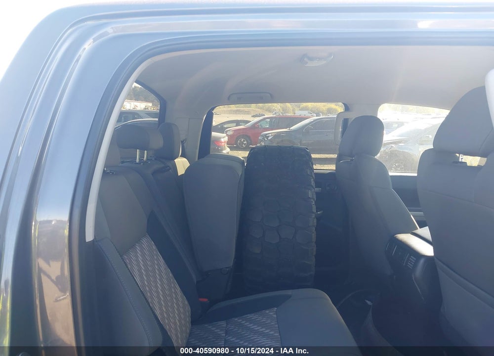 2018 TOYOTA TUNDRA SR5 5.7L V8 VIN: 5TFDY5F19JX720266