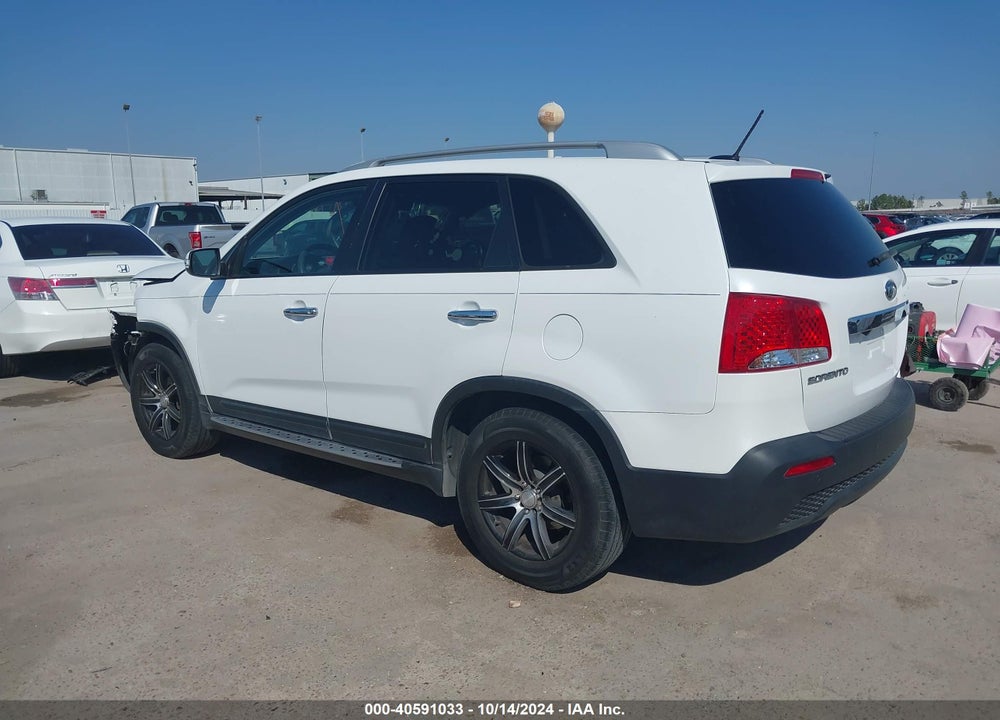 2013 KIA SORENTO LX VIN: 5XYKT3A63DG348590