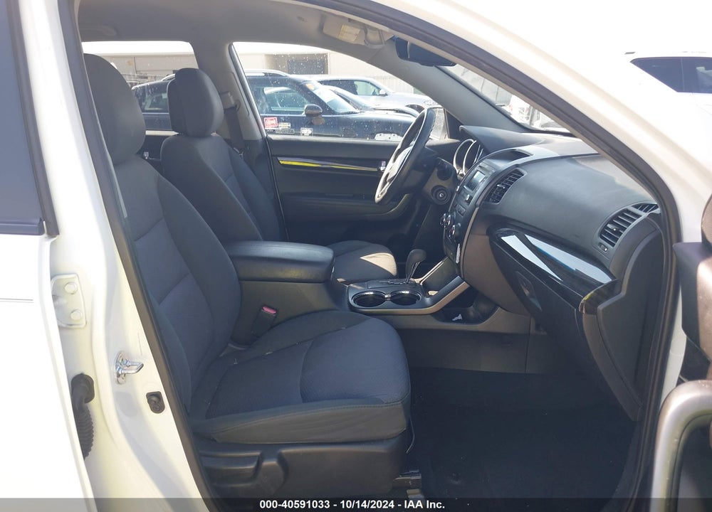 2013 KIA SORENTO LX VIN: 5XYKT3A63DG348590