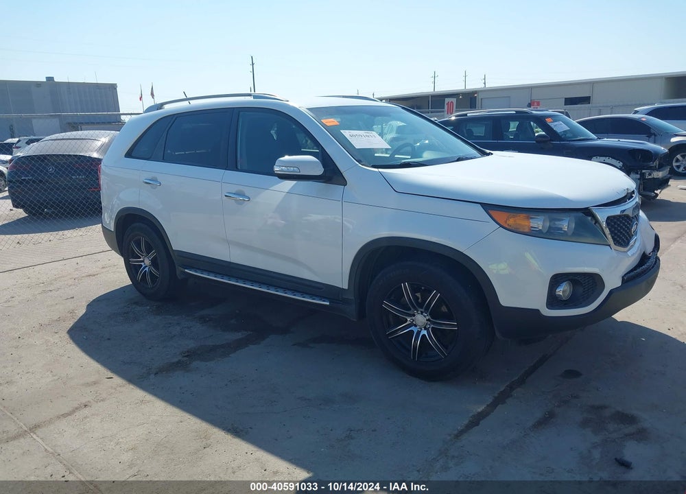 2013 KIA SORENTO LX VIN: 5XYKT3A63DG348590