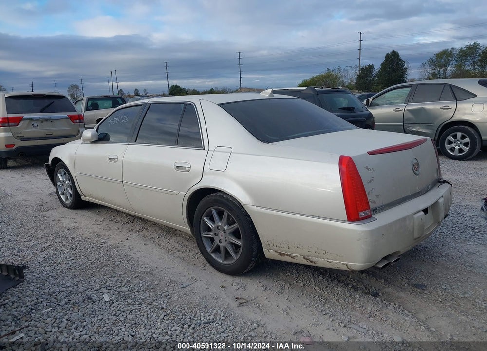 2011 CADILLAC DTS LUXURY COLLECTION VIN: 1G6KD5E62BU148401