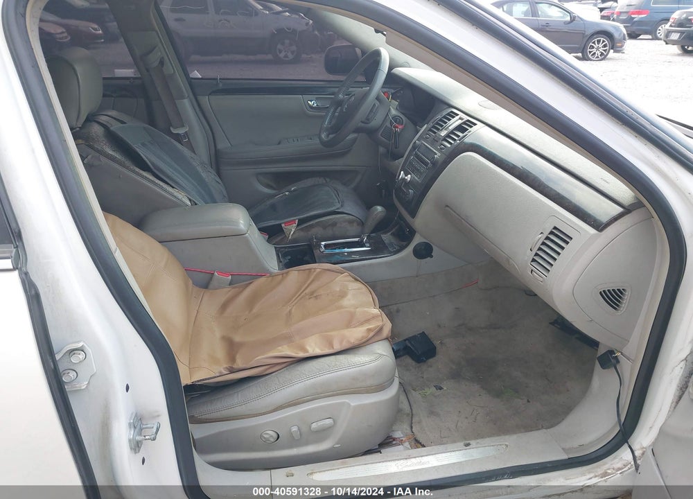 2011 CADILLAC DTS LUXURY COLLECTION VIN: 1G6KD5E62BU148401