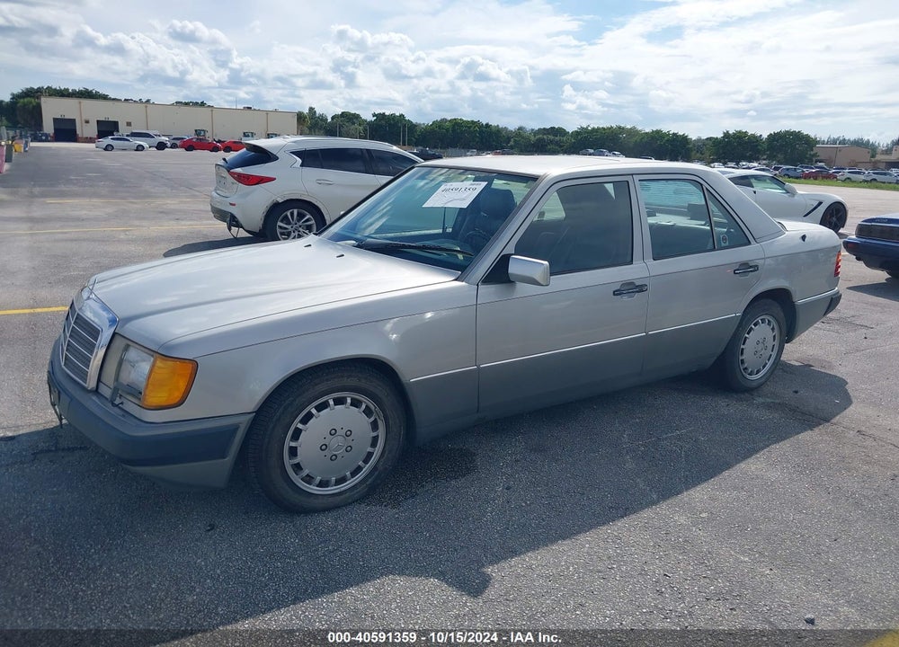 1990 MERCEDES-BENZ 300 E VIN: WDBEA30D7LB277212