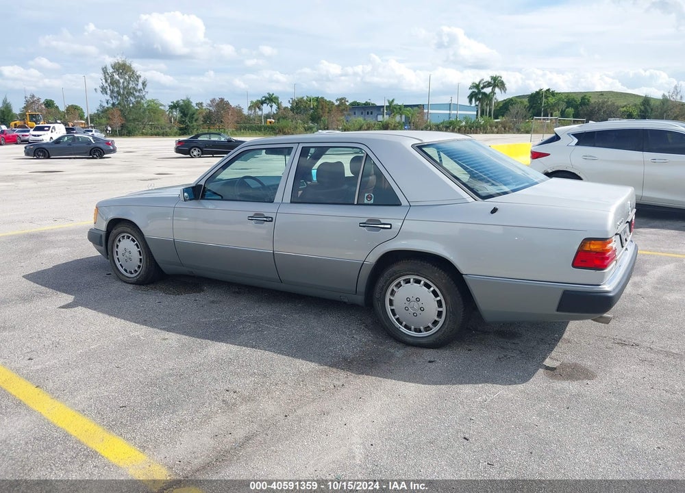 1990 MERCEDES-BENZ 300 E VIN: WDBEA30D7LB277212