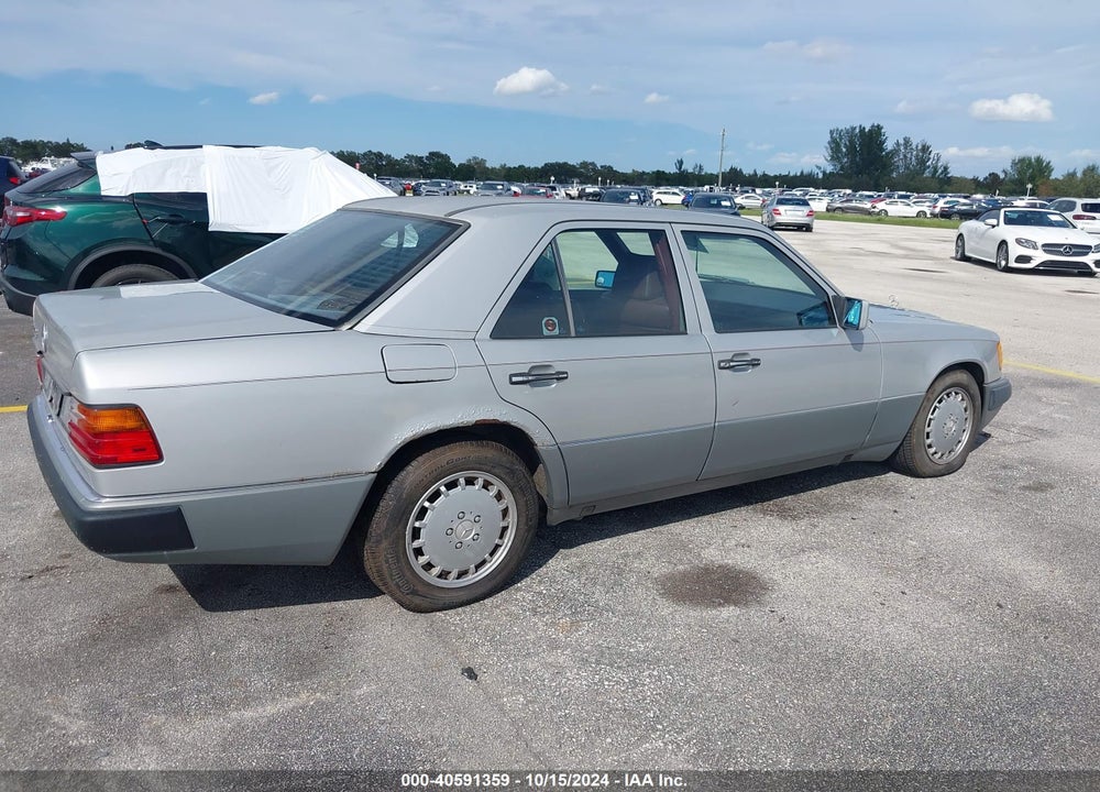 1990 MERCEDES-BENZ 300 E VIN: WDBEA30D7LB277212